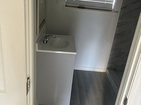 5th image of 806 E Emily Ave #6