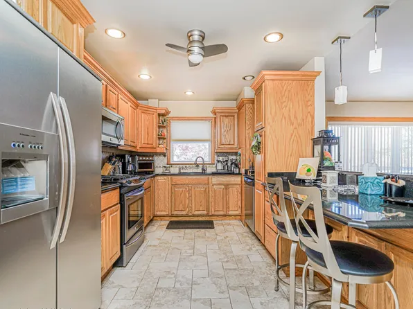 206 Benton Avenue image 10 of 30