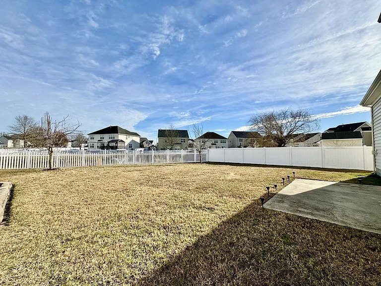 1532 Drumheller Dr — Photo 3