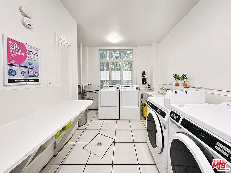 1314 N Hayworth Ave #303 — Photo 35