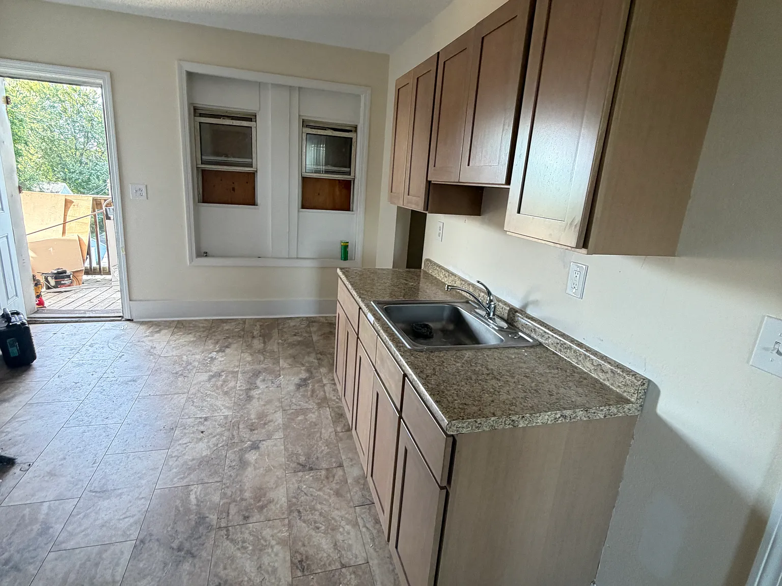 2 bed, 750 sqft, $1,400 — Photo 2