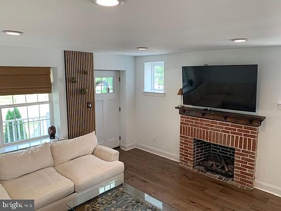 4th image of 423 E 10th Ave