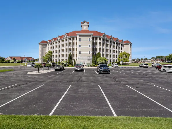 212 Lakeside Dr, Ludington, MI 49431