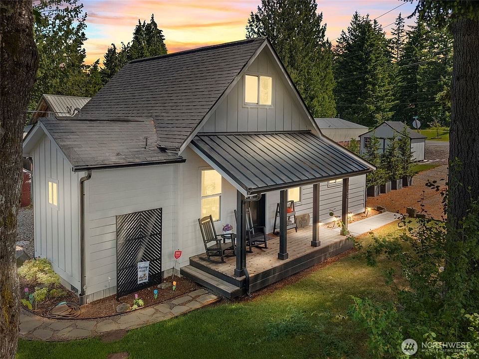 1st image of 698 6th Avenue W