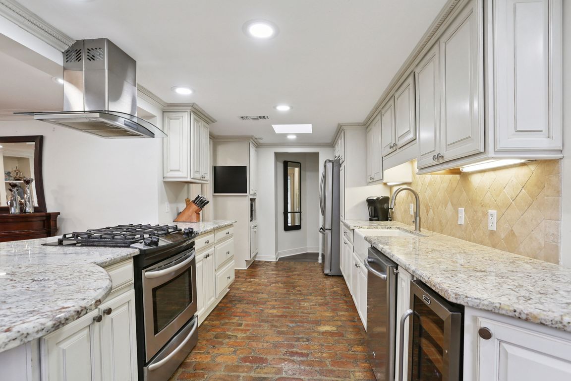 next background image