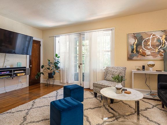 4th image of 4987 Tholozan Ave #2