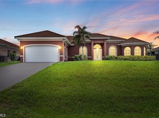 680 Mirror Lakes Ct, Lehigh Acres, FL 33974