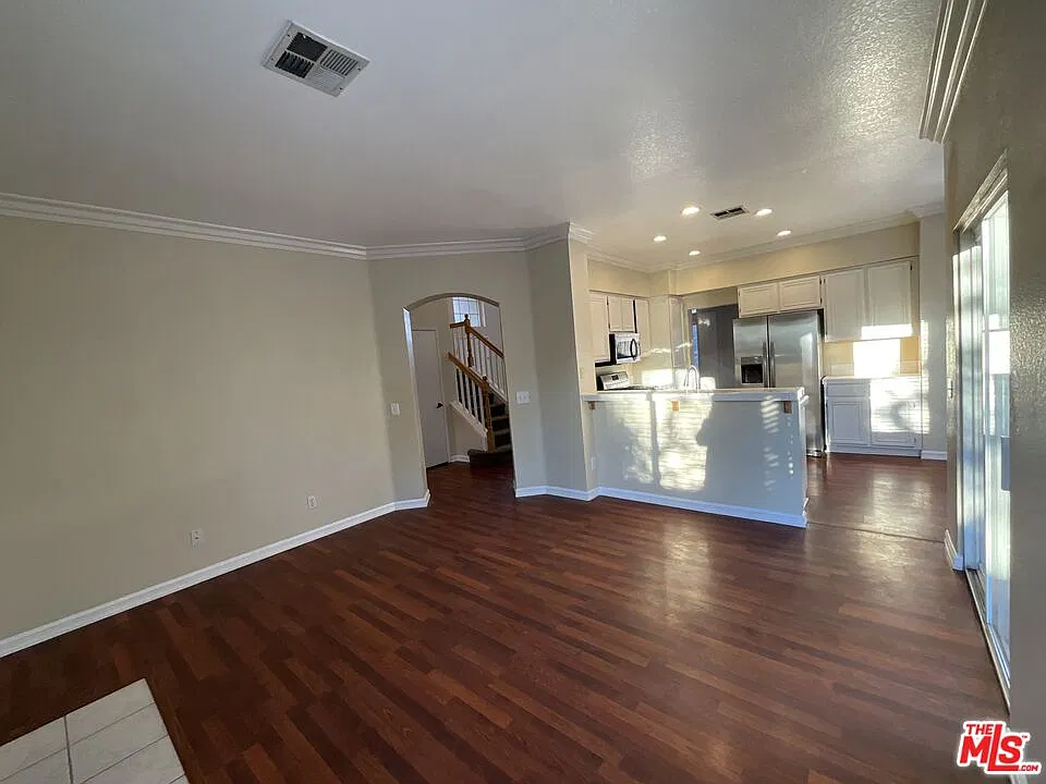 3 bed, 2.5 bath, 1599 sqft, $2,995 — Photo 2
