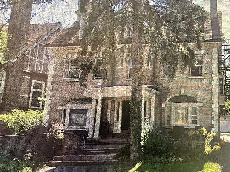 579 University Ave #7