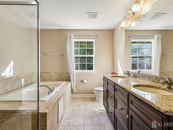 5th image of 204 Ellsworth Way