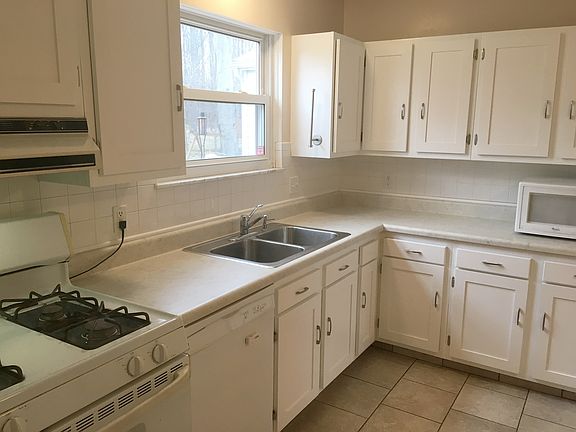 2nd image of 3985 Canterbury Dr