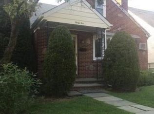 35 4th St, Glen Cove, NY 11542