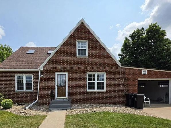 190 1st St NE, New Albin, IA 52160