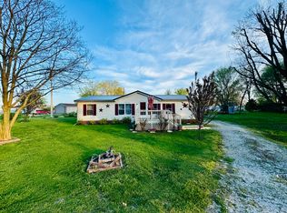 98 N 4th St, Carbon, IN 47837