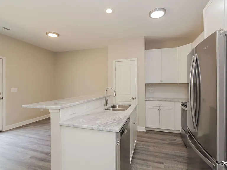 1300 W Walnut Ave — Photo 4