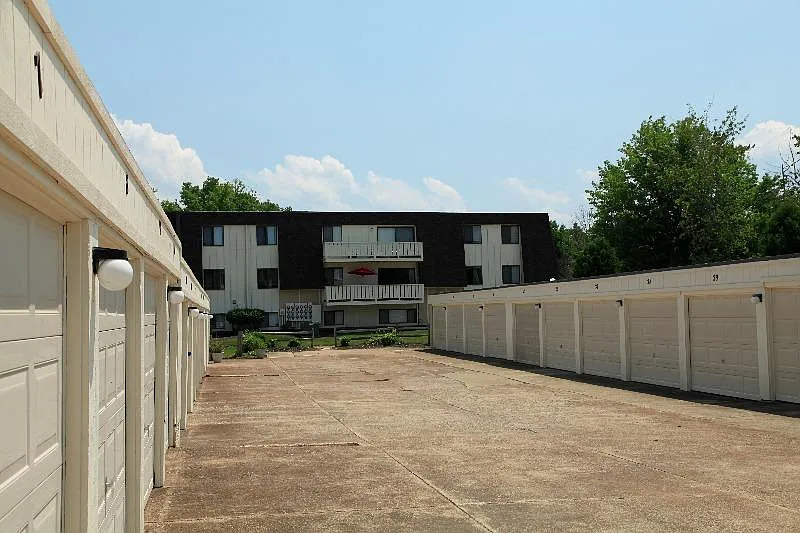 Oak Hills West Apartments — Photo 3