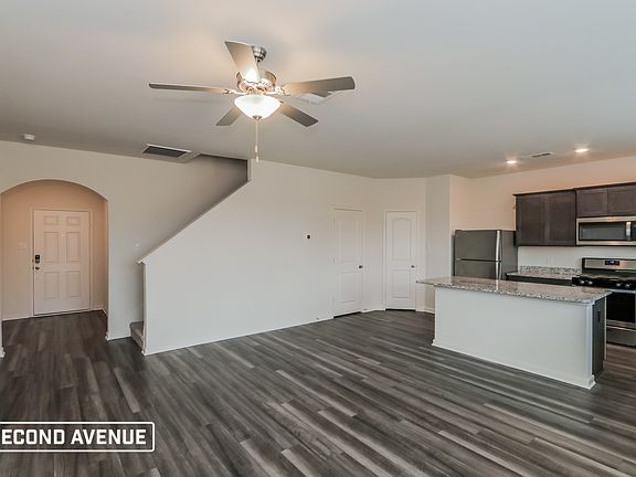 5th image of 609 Micah Ln