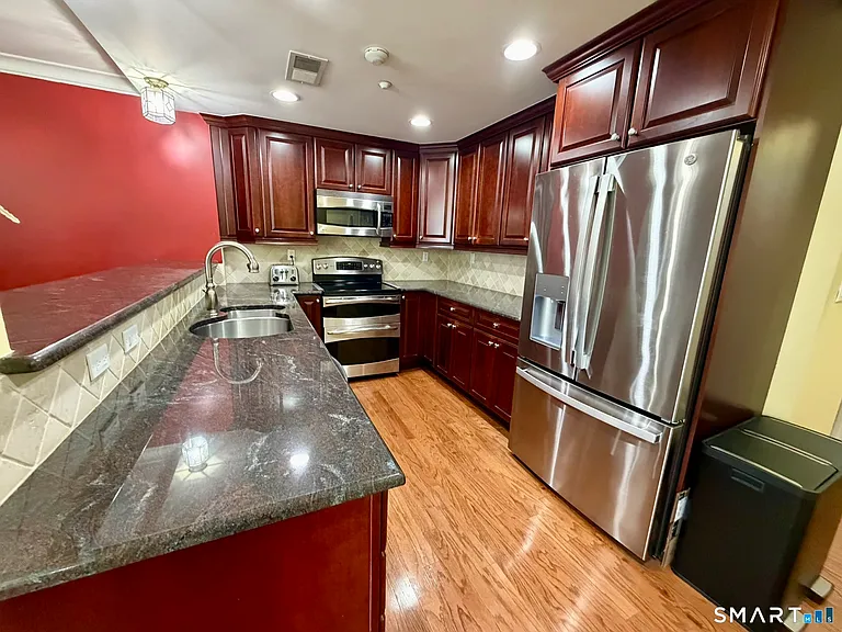 30 Schoolhouse Dr #105 — Photo 4