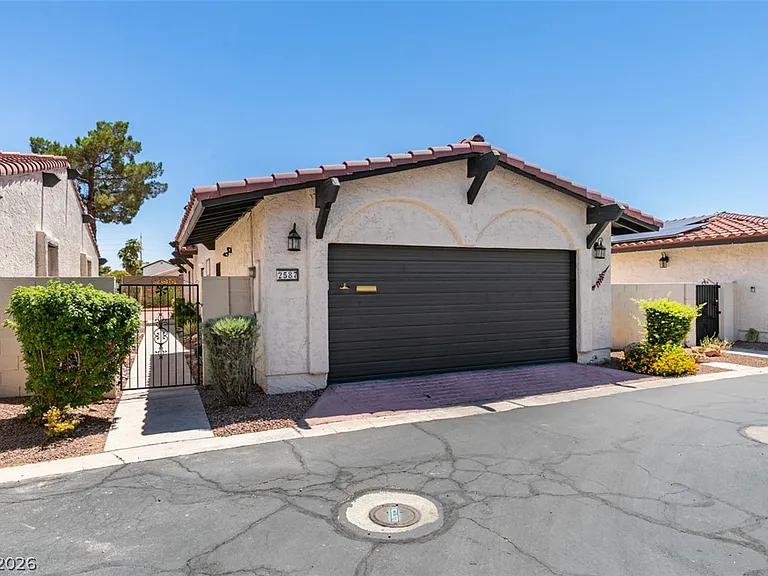 2587 Swan Ln — Photo 2