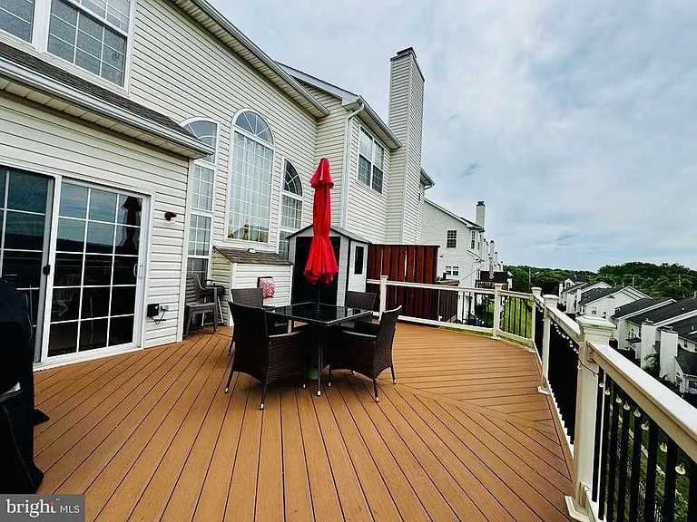 27 Lincoln Dr — Photo 5