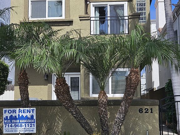 3 story home walking distance to the beach, shops, many restaurants and more