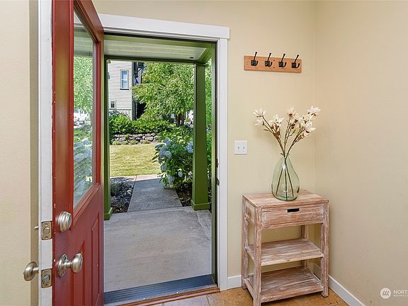 4th image of 111 Sadie Lane NW
