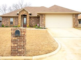 2521 Oasis Dr, Longview, TX 75601