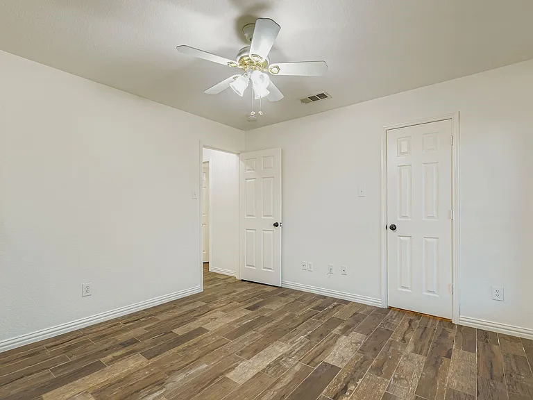 12407 Hawk Creek Dr — Photo 2