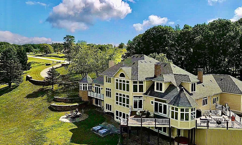 1st image of 64 Sterling Pl
