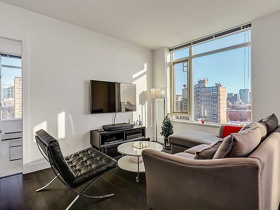 5th image of 1500 W 7th St SW #908