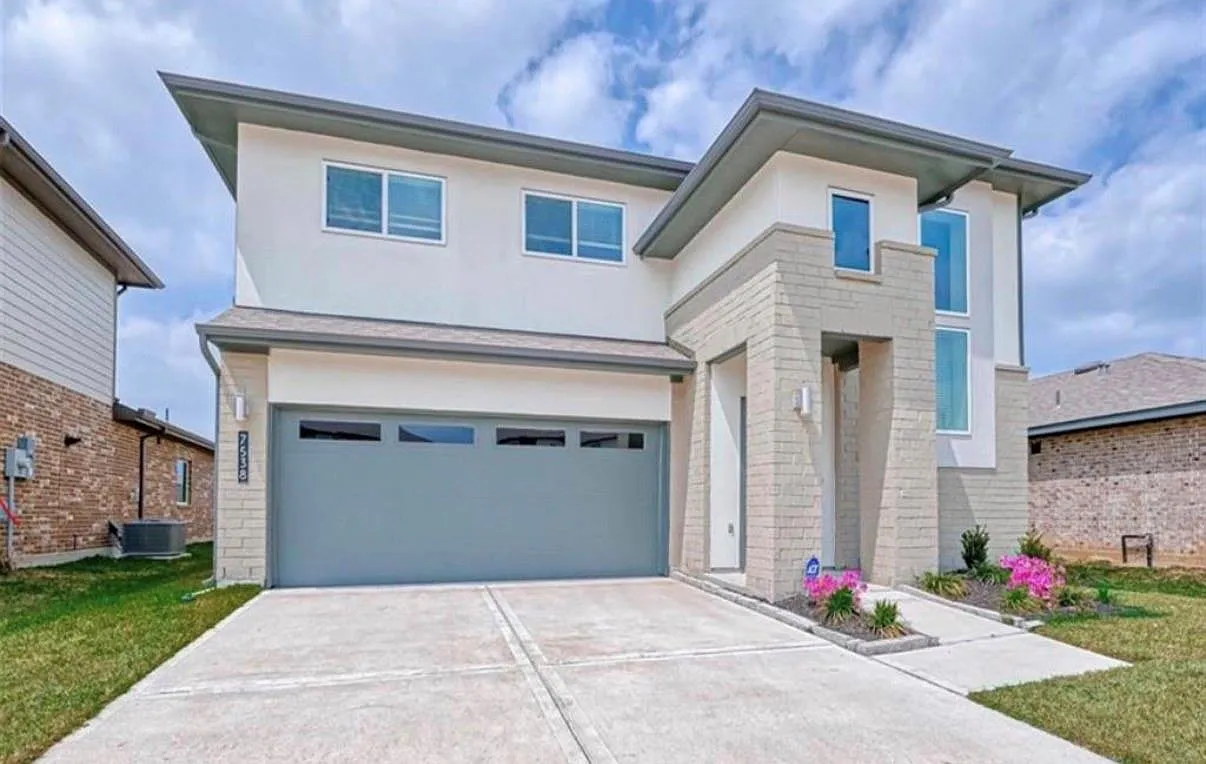 4 bed, 2.5 bath, 2184 sqft, $2,650 — Photo 1