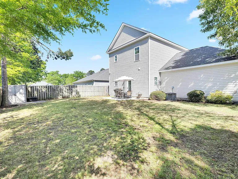 302 Huxton Ct — Photo 24
