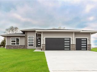 16768 Maple St, Clive, IA 50325