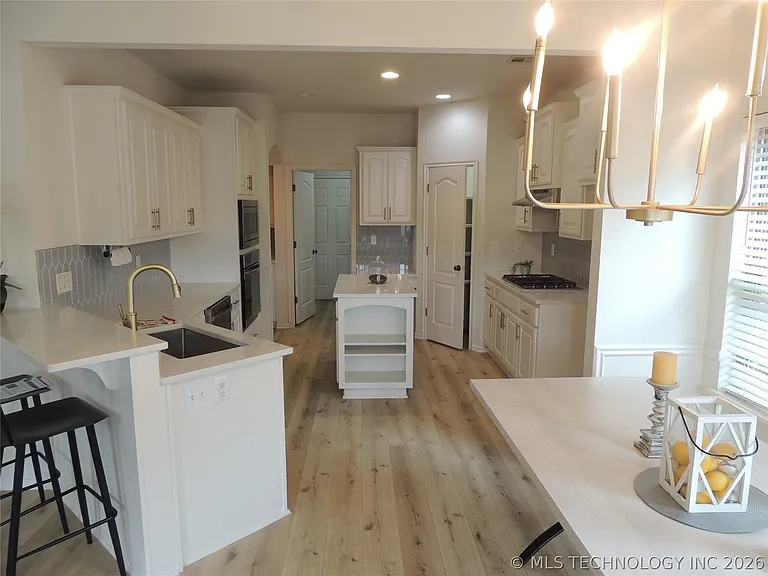 4416 W Indianola St — Photo 24