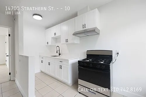 14700 Strathern St #10 Photo 1