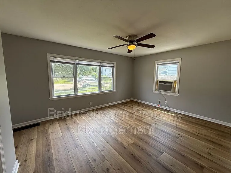 1102 S Crawford St — Photo 4