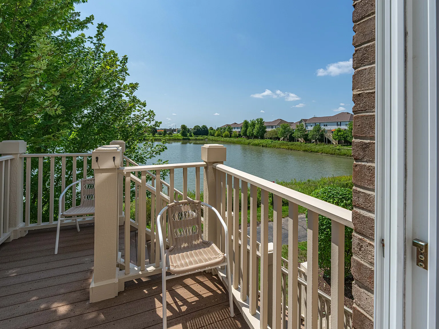3 bed, 3.5 bath, 2366 sqft, $3,400 — Photo 2