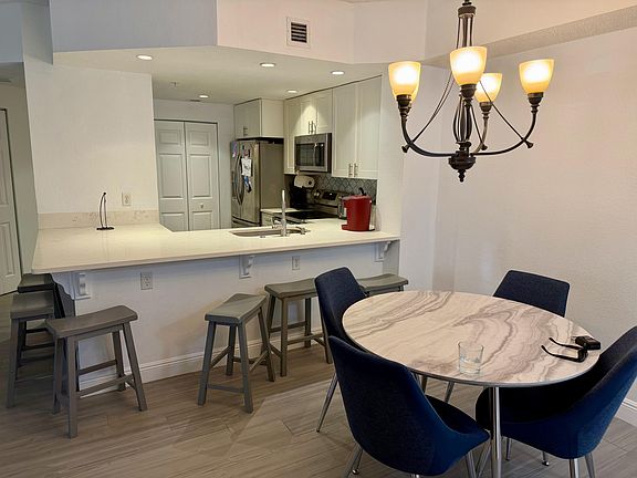 5th image of 3018 Alcazar Pl APT 101