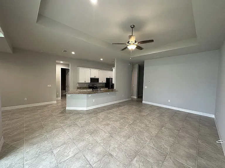 4 bed, 1800 sqft, $2,200 — Photo 2