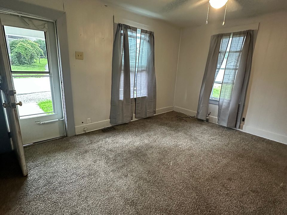 1st image of 115 E Pike St