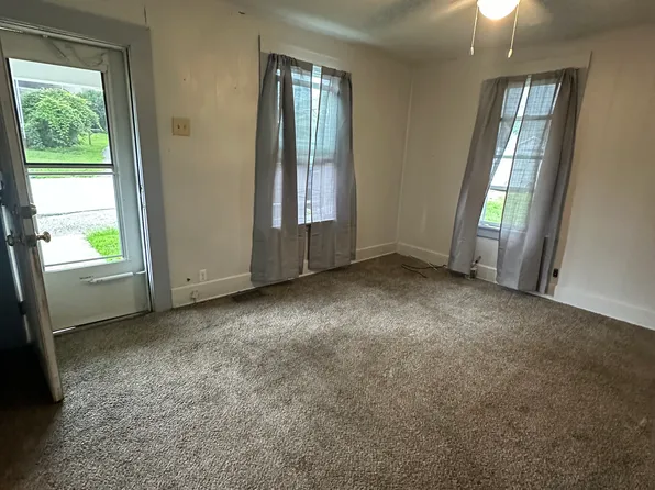 115 E Pike St, Barnesville, OH 43713
