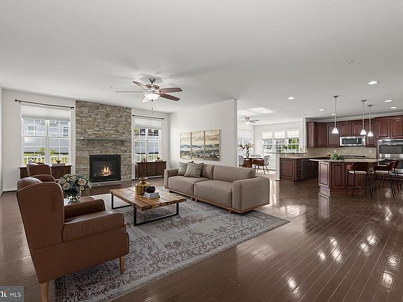 4th image of 6110 Phelps Ln