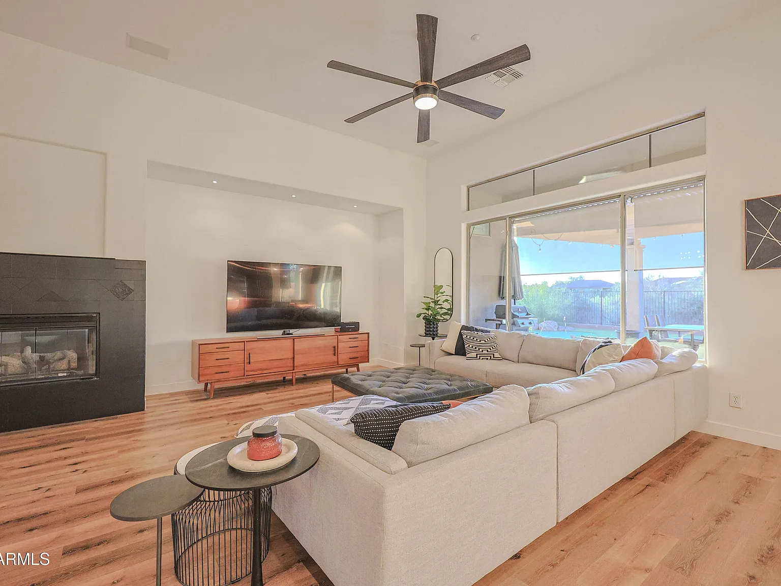 3 bed, 3.5 bath, 2984 sqft, $3,500 — Photo 3