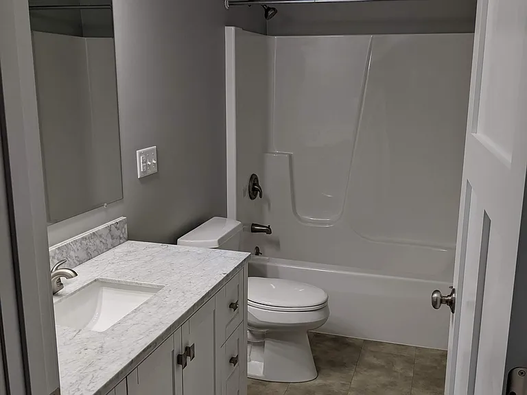 1003 N Richmond St — Photo 3