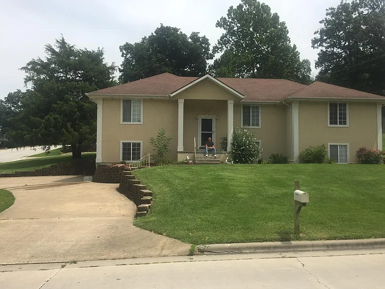 1602 S Charing Rd — Photo 1