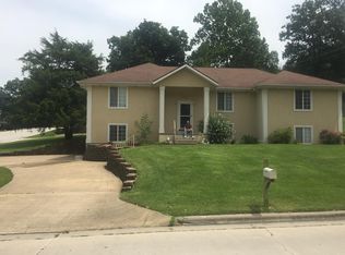1602 S Charing Rd, Springfield, MO 65809