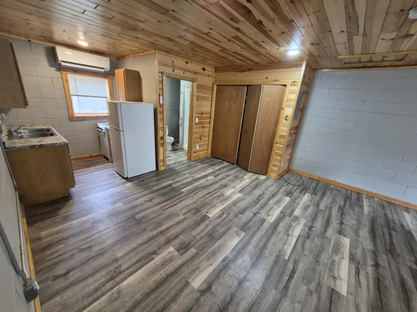 4440 E 28th St, White Cloud, MI 49349