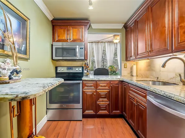 200 172nd St APT 319, Sunny Isles Beach, FL 33160