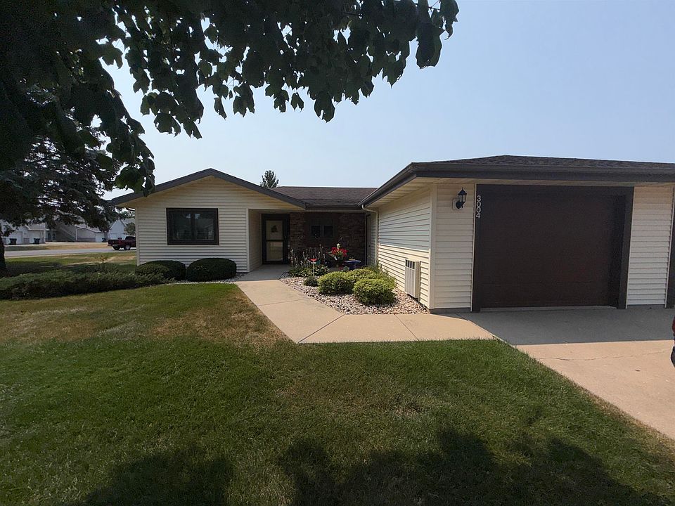 1st image of 3004 S Petunia Ln