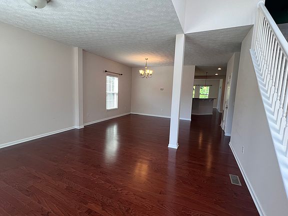 3rd image of 10460 Dogwood Dr